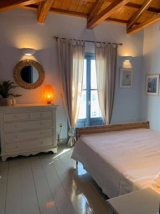 Location de vacances pour 8 personnes, avec Balcon et Terrasse ainsi que Jardin et Piscine dans Spetses - 3