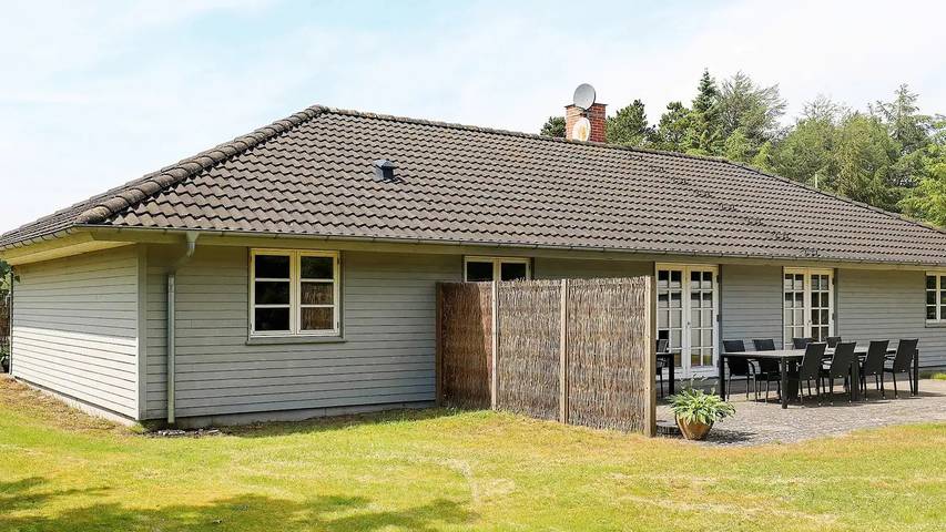 Ferienhaus für 13 Personen, mit Whirlpool und Terrasse sowie Sauna
