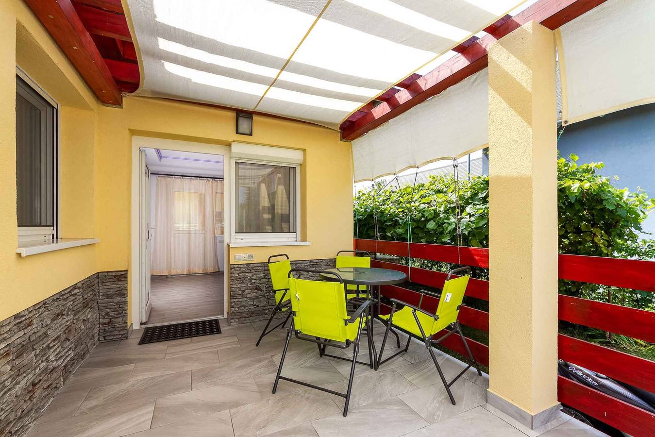 Ferienhaus Klimatisiert, mit Waschmaschine, Geschirrspüler und in zentraler Lage in Strandnähe  in Balatonmariafürdö, Plattensee Südufer