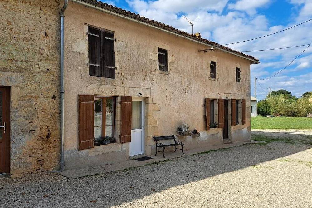 Gîte du Lac, Calme, confort et élégance au cœur de la nature in Sanxay, Vienne (France)