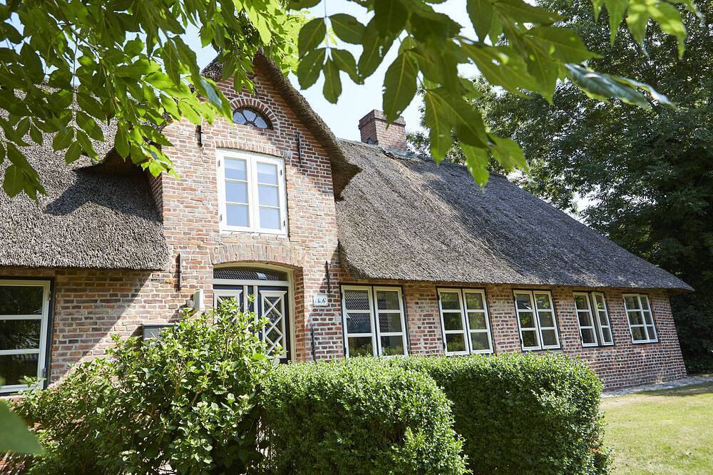 Mein Nordstern Liebevoll saniertes Reetdachhaus mit Garten und Blick nach Dk in Humptrup, Nordfriesland