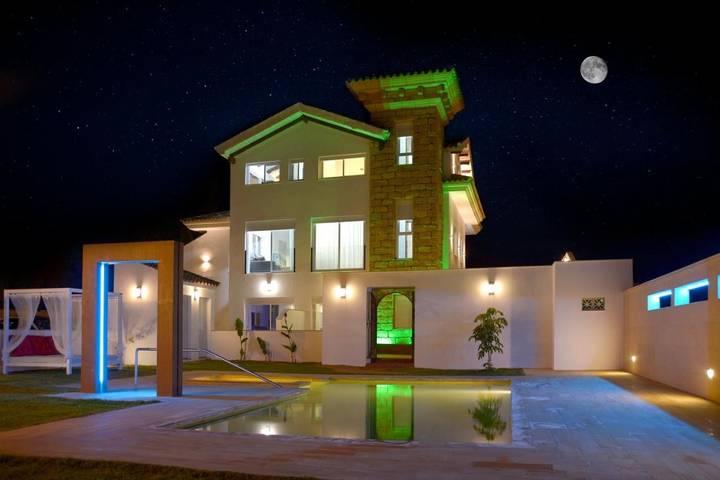 Apartamento de vacaciones para 5 personas, con jardín además de jacuzzi y piscina - 1