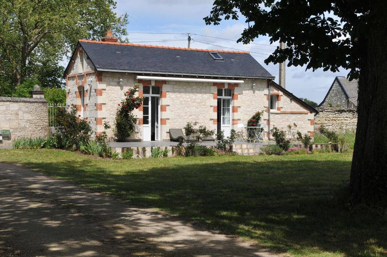 Petite Maison des Roses - Gite 2 Personnes in Brain-sur-Allonnes, Vallée de la Loire