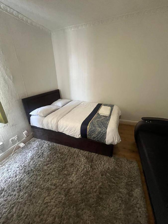 Double Room with Private Bathroom in Leeds, West Yorkshire
