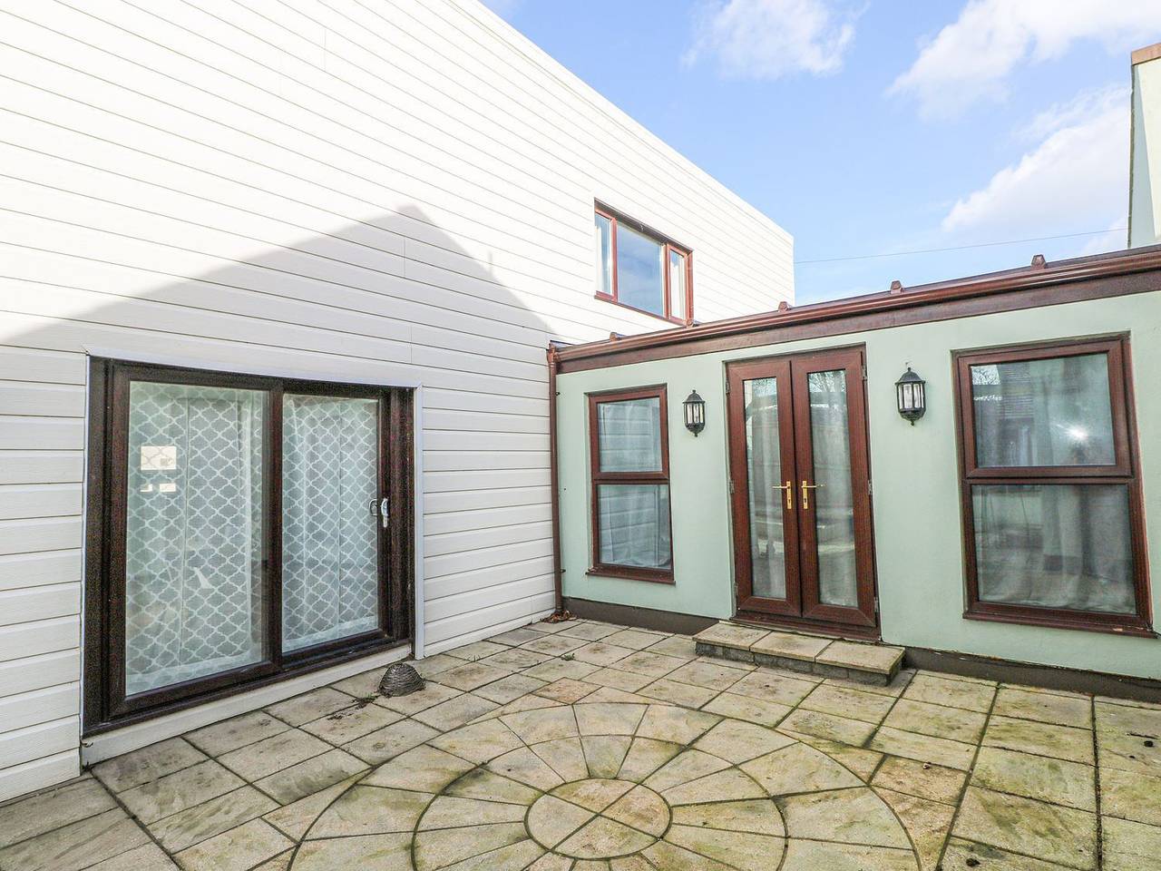 Cuddfan in Amroth, Pembrokeshire