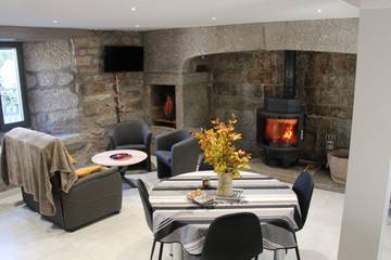 Gîte pour 6 personnes, avec terrasse dans Le Buisson