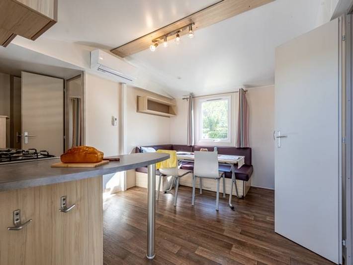 Mobil home pour 5 personnes, avec terrasse et piscine, animaux acceptés à Badefols-sur-Dordogne