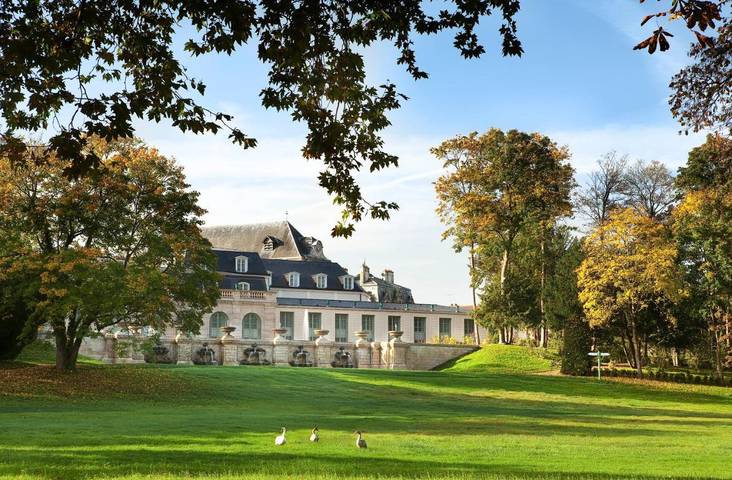 Hôtel pour 3 personnes, avec jardin et piscine ainsi que jacuzzi et sauna à Chantilly