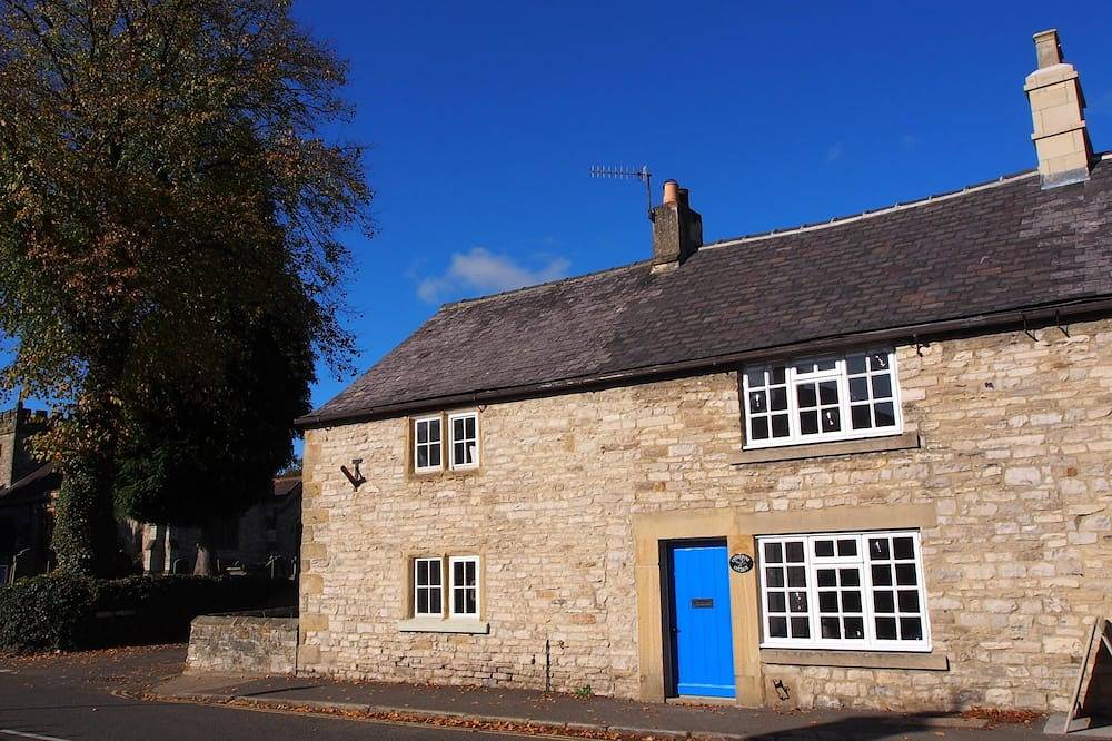 Cosy historic cottage in beautiful village with shop, café, 2 pubs. in Ashford in the Water, Derbyshire