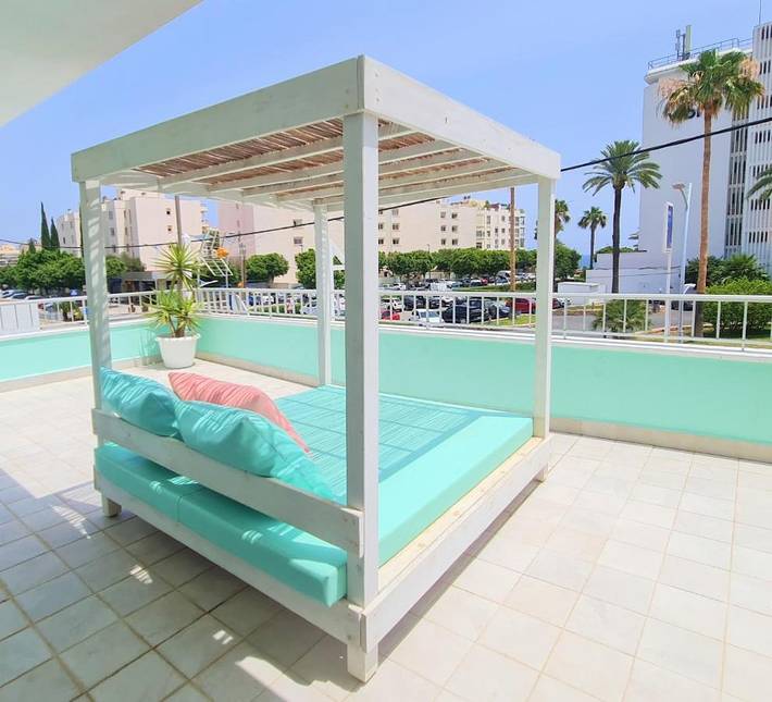 Gîte pour 3 personnes, avec Balcon et Terrasse ainsi que Piscine et Vue dans Playa d'en Bossa