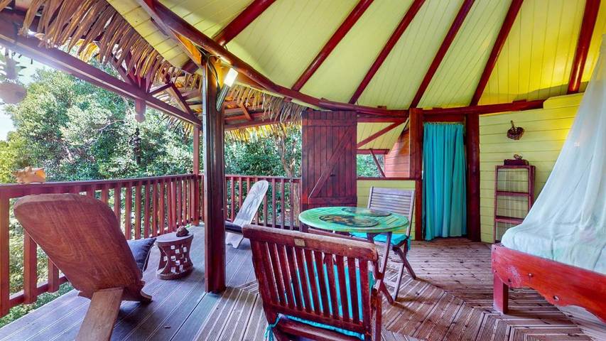 Location de vacances pour 2 personnes, avec piscine et terrasse ainsi que jardin et vue à Terre-de-Bas - 4