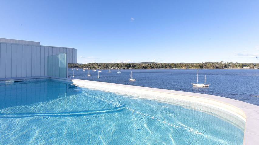 Holiday letting for 2 people, with pool and balcony/terrace in South Coast NSW