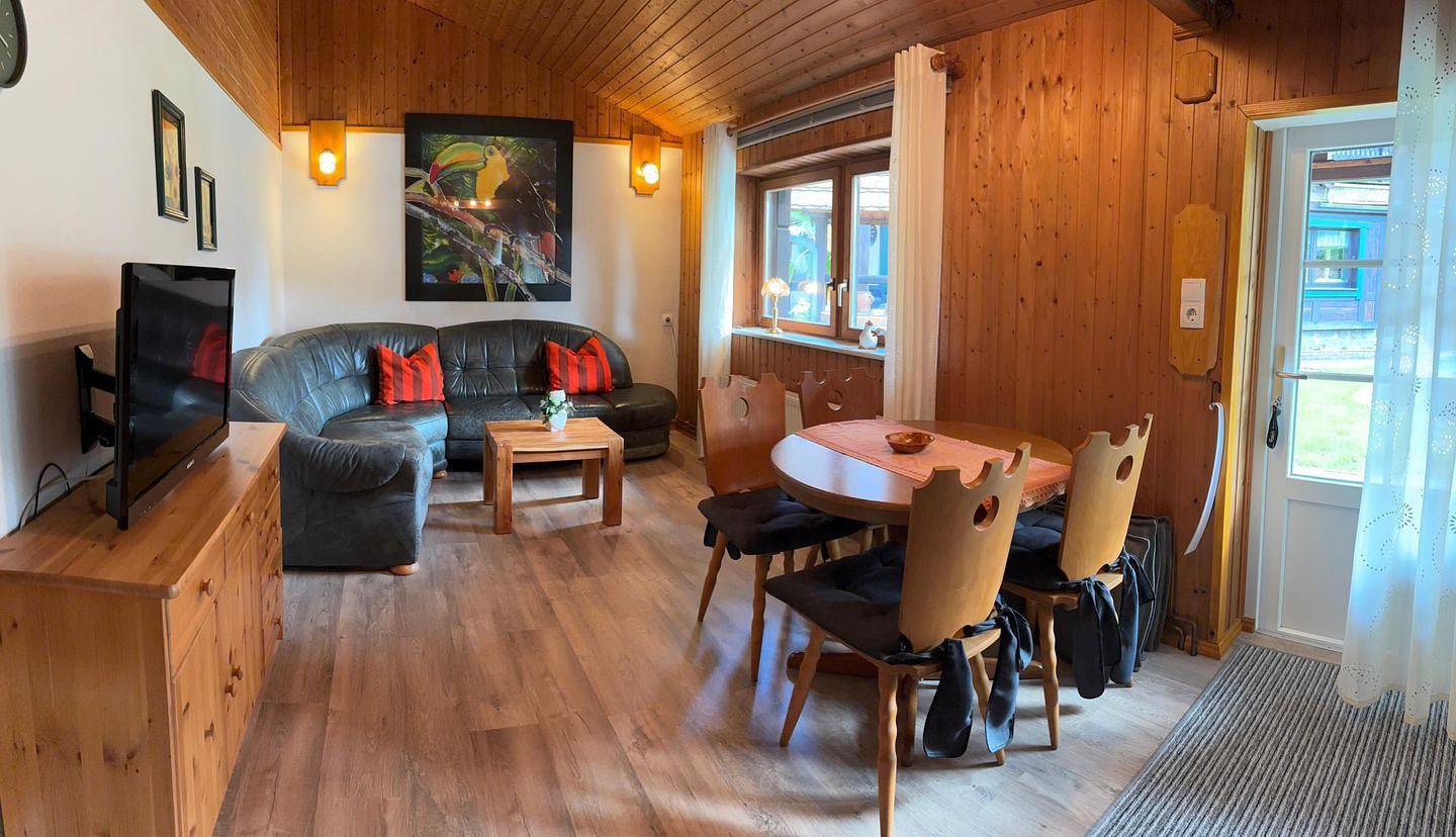 Ganze Wohnung, Ferienhaus Familija mit überdachter Terrasse, Pool und Sauna in Straupitz in Straupitz, Dahme-Spreewald