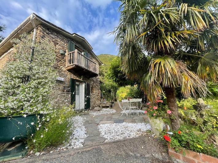 Gîte pour 4 personnes, avec balcon ainsi que jardin et jacuzzi à Valle-d'Alesani