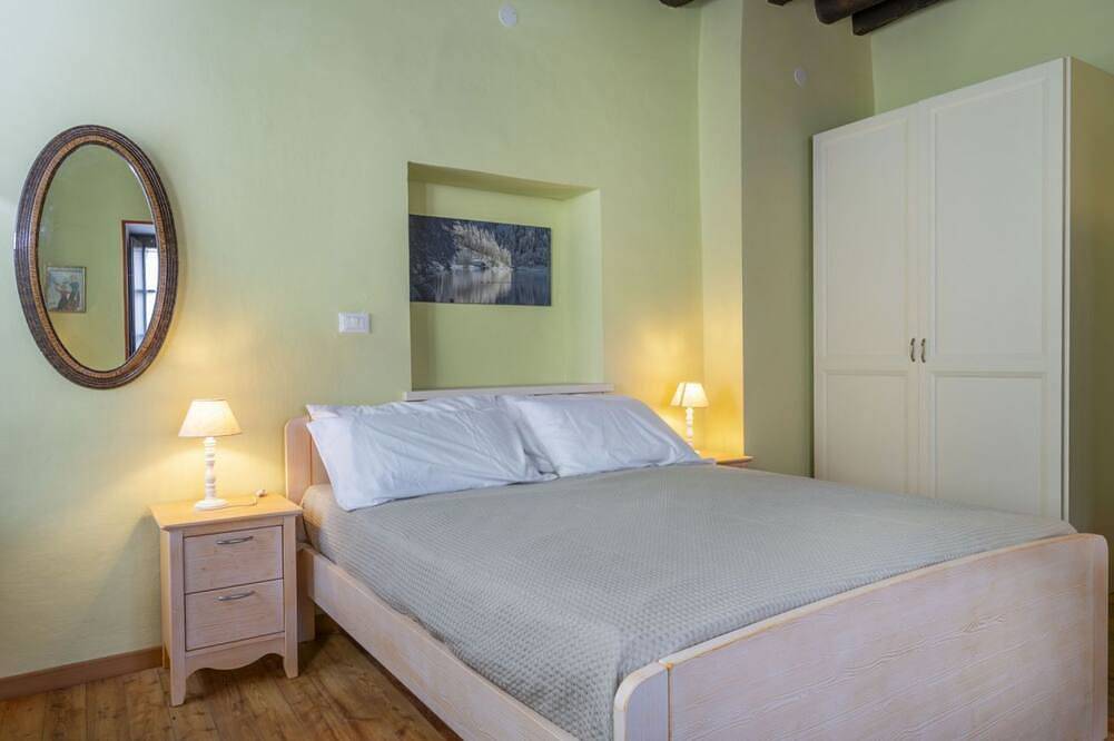 Entire apartment, A cozy 65 square meters apartment, perfect for eight people, located on the first floor of a historic building built in 1864 and renovated in 2025 while maintaining its historic atmosphere (No elevator).The property is located on Tarvisio's main street, in Tarvisio, Karnischer Hauptkamm