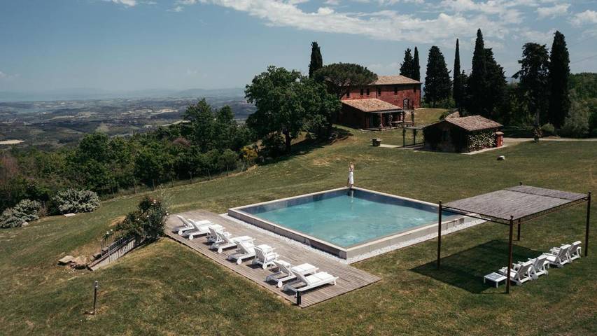 Agriturismo per 14 persone, con piscina e idromassaggio nonché giardino in Sarteano