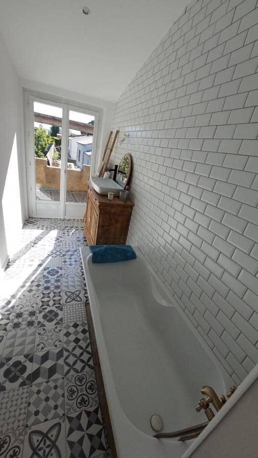 Location de vacances pour 6 personnes, avec jardin ainsi que vue et terrasse à Rougiers - 3