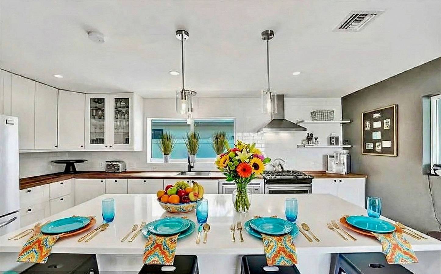 Beach Bliss: 10 Mins to Waves, 3Br Oasis with Pool in Oakland Park (Florida), Broward County