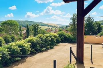 Location de vacances pour 12 personnes, avec jardin et terrasse, animaux acceptés à Saint-Gengoux-le-National