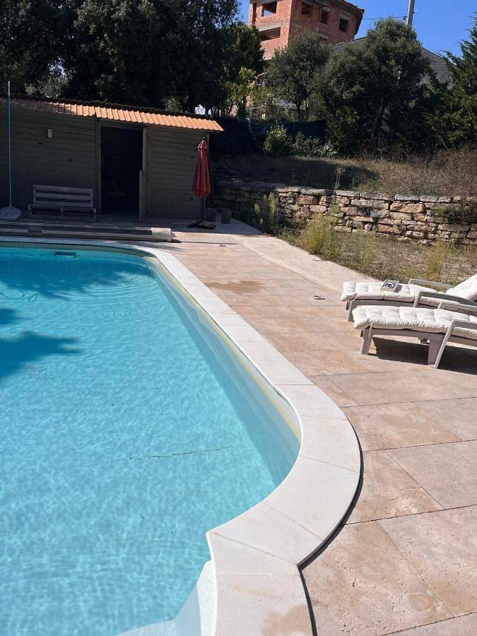 Location de vacances pour 6 personnes, avec jardin ainsi que vue et piscine à Le Garn - 3