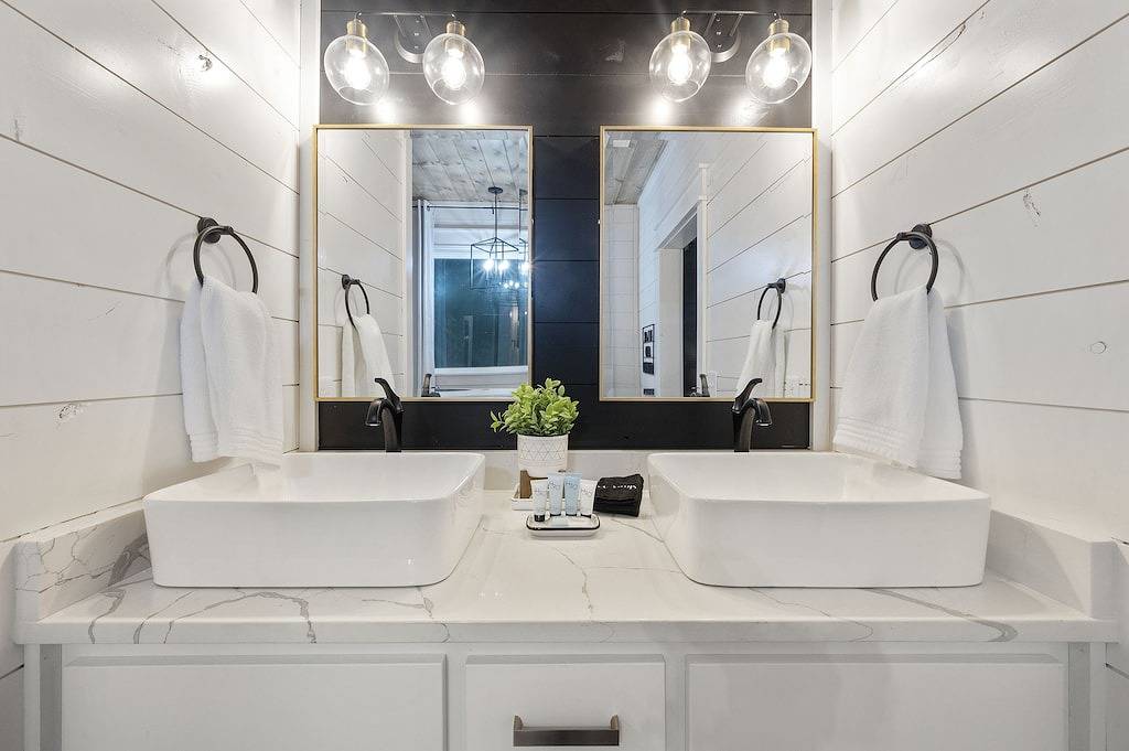 New!Pine Cone Cabin-Charming Luxury1Bedcabin that sleeps 4 surrounded by Pines in Broken Bow, Broken Bow Lake