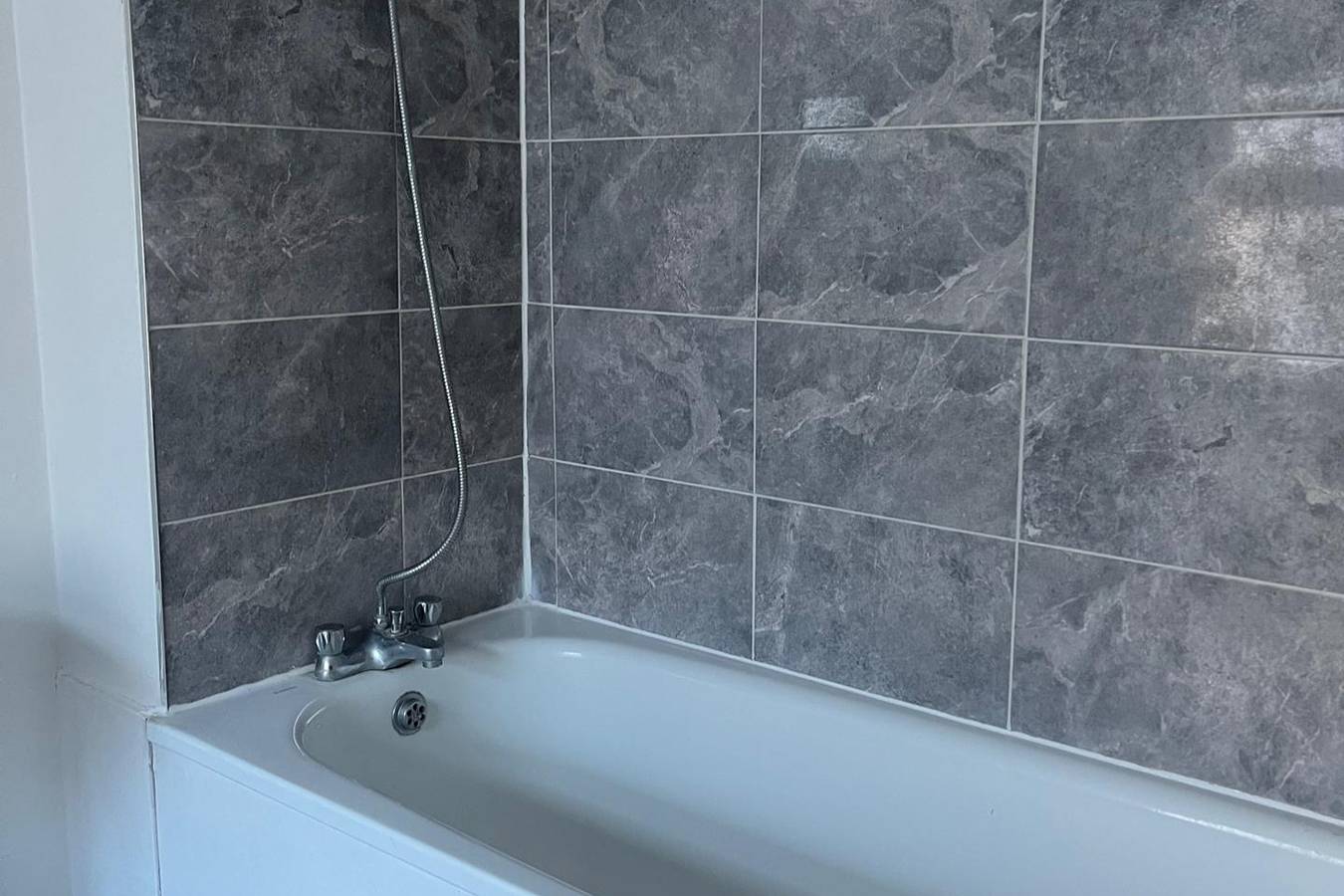 2Bed Sleeps 3 - Central, Near Train Station, Wifi in Dartford, Kent