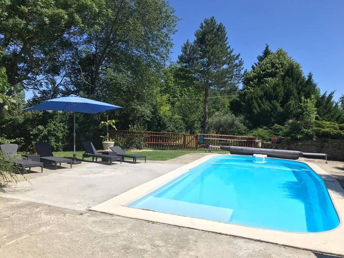 Location de vacances pour 6 personnes, avec vue ainsi que jardin et piscine à La Bastide-de-Bousignac - 3