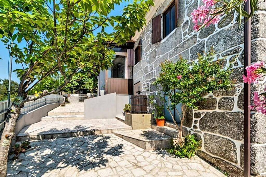 The Free Spirit House Gerês in Terras de Bouro, Distrito de Braga