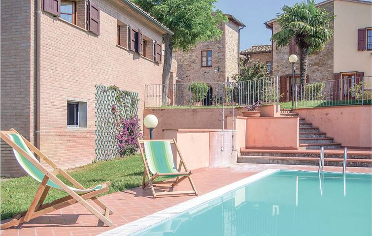 Appartamento intero, Appartamento a bordo piscina di Montaione con parcheggio. in Montaione, Chianti