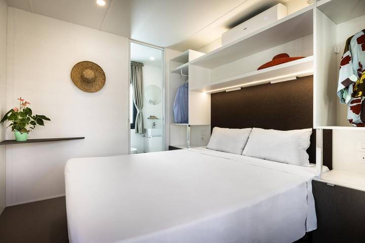 Camping pour 4 personnes, avec piscine et jacuzzi ainsi que jardin et bassin pour enfant à Peschiera del Garda - 2