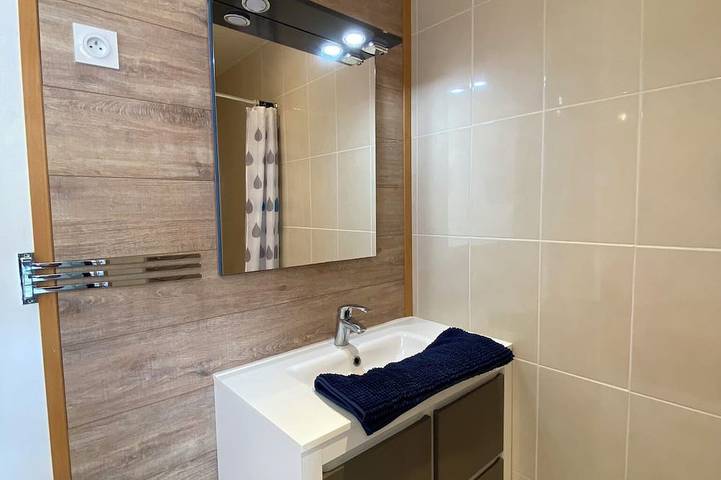 Gîte pour 4 personnes, avec terrasse dans Office De Tourisme De Soulac - 4