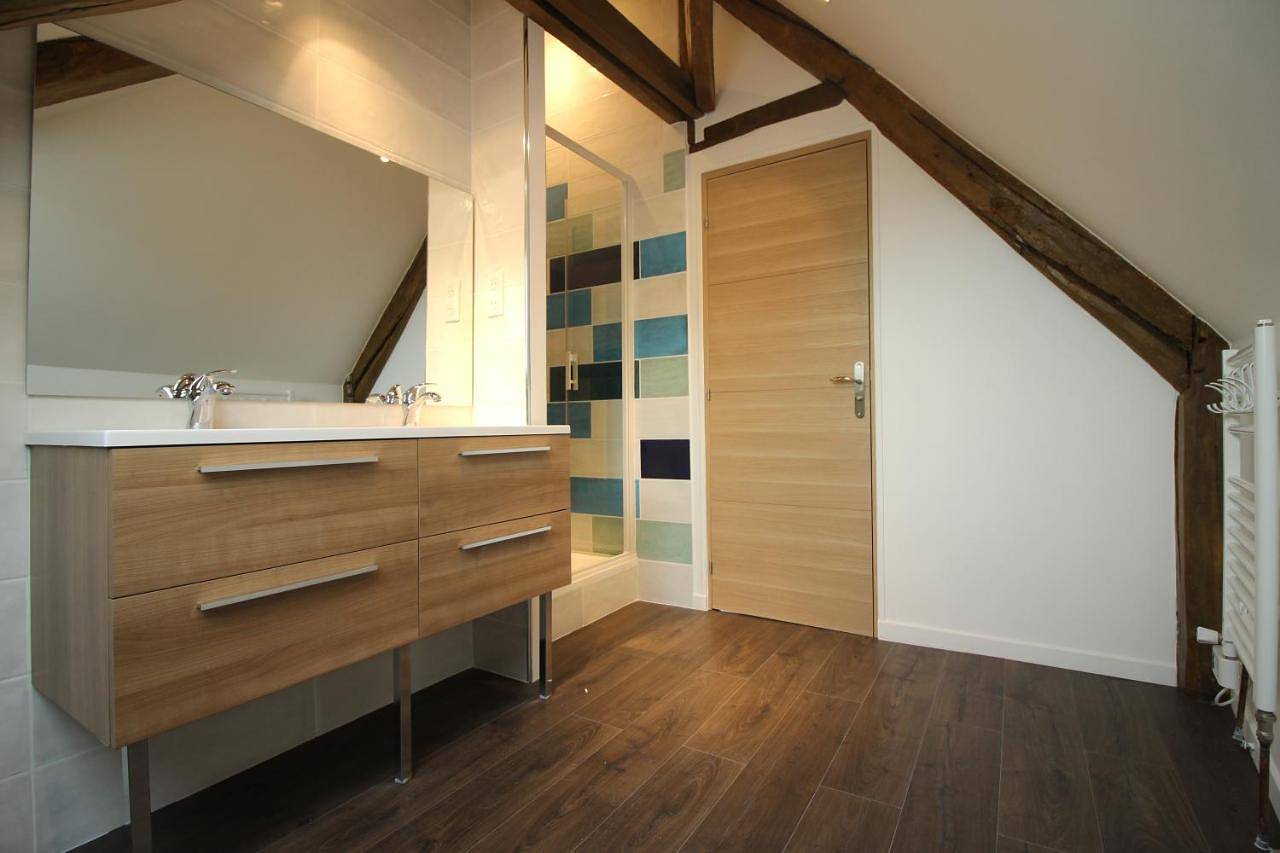 Six-Bedroom House in Dizy, Parc naturel régional de la Montagne de Reims