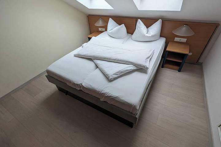 Entire apartment, Modern, quiet apartment close to the beach on the outskirts of Binz with balcony in Ostseebad Binz, Binz