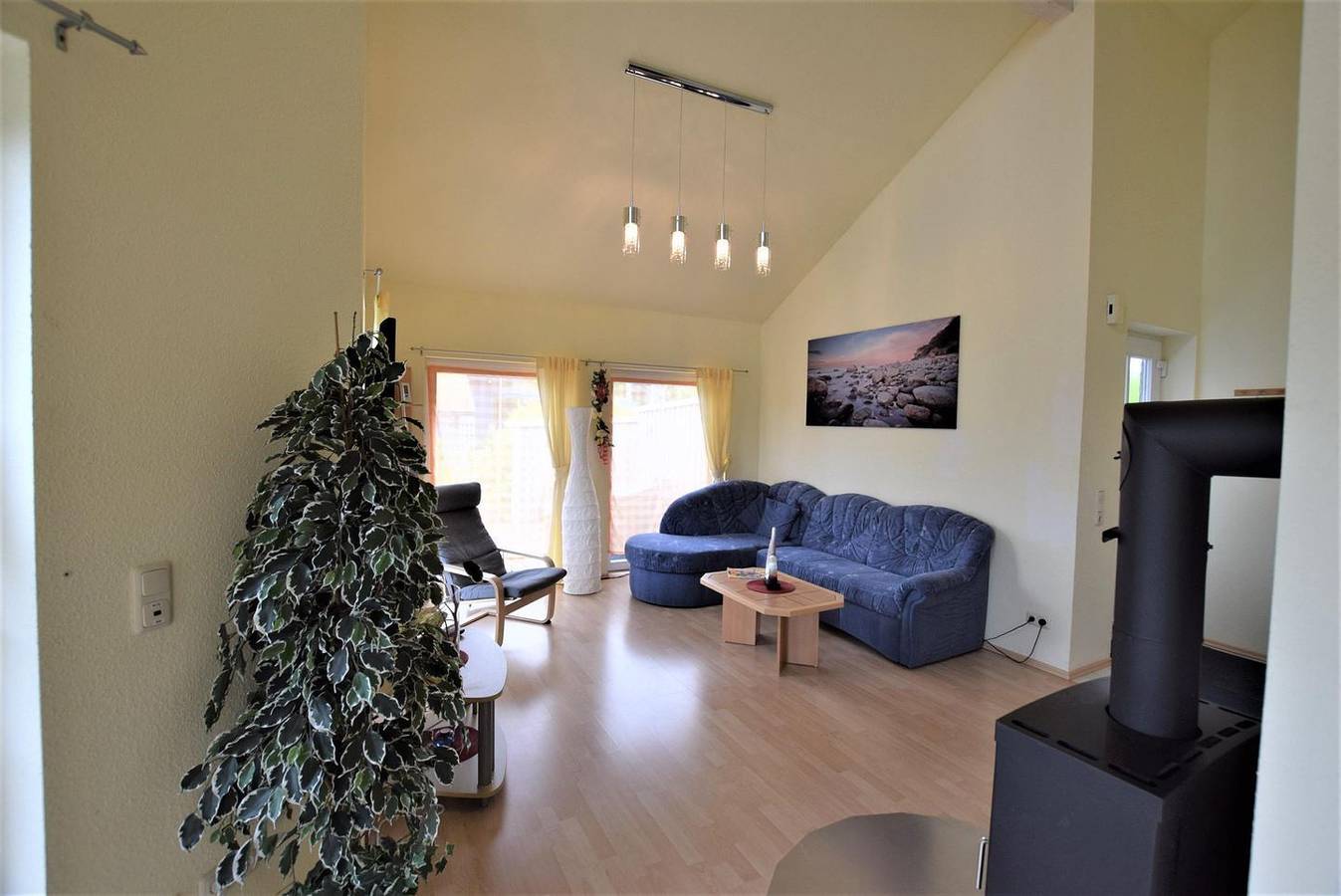 Unser komfortables Ferienhaus bietet Ihnen hohen Komfort und erholsamen Urlaub in ruhiger Lage für bis zu fünf Personen.
Hohwacht als Perle der Ostsee ist das ganze Jahr über ein attraktives Urlaubsziel egal ob Badeurlaub, Wandern, Radfahren, Golfspielen oder Wassersport auf Ihrem Programm steht. in Hohwacht, Hohwachter Bucht
