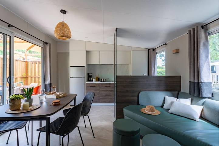 Camping pour 6 personnes, avec piscine ainsi que terrasse et jardin, adapté aux familles à Millau - 3