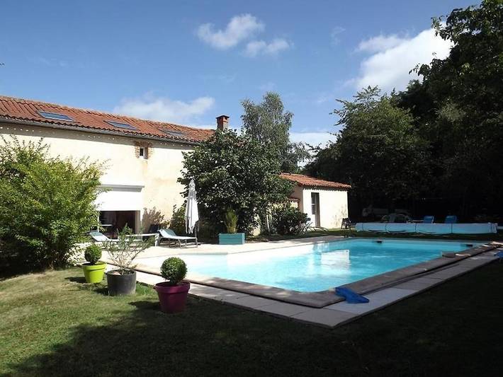 Appartement de vacances pour 3 personnes, avec Terrasse ainsi que Jardin et Piscine à Cerizay