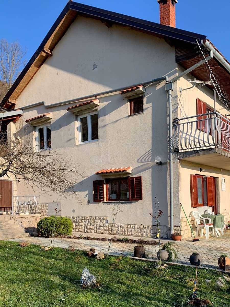Ganze Wohnung, 2-Zimmer-Ferienwohnung mit Terrasse Srb, Zagora A-22245-a in Gračac, Zadar