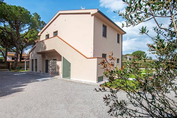 Geheel appartement, 'Casale Lorenzo - Kamer 3' met privéveranda, gedeelde tuin en airconditioning in Orbetello, Provincie Grosseto