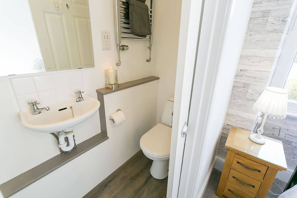 Bryn Afon -  a snowdonia house that sleeps 12 guests  in 6 bedrooms in Betws-y-Coed, Snowdonia