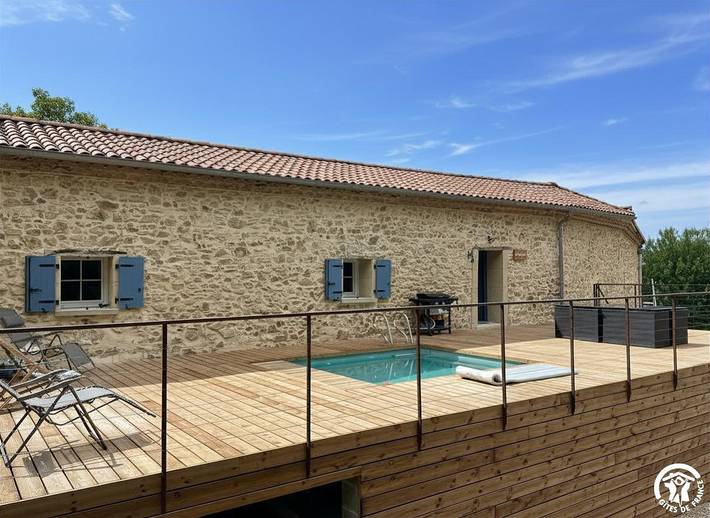 Gîte pour 8 personnes, avec Terrasse ainsi que Jardin et Piscine