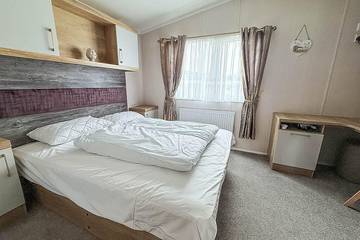 Static Caravan for 6 People in Waveney District, Suffolk, Photo 1