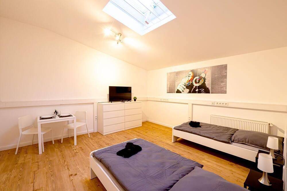 Ganze Wohnung, Monteurwohnung in Villa - 8 Betten, Wlan, Tv, Einbauküche – Ahrensburg Zentrum, Nähe Hamburg - Od06a in Ahrensburg, Kreis Stormarn