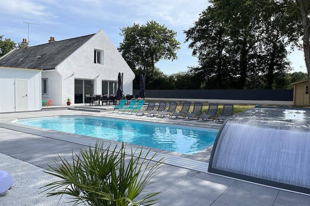 Gîte de groupe ( 18/20 pers) avec piscine chauffée in Herbignac, Région de Saint-Nazaire
