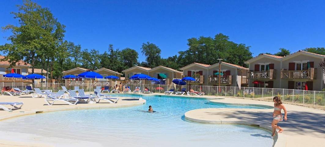 Hôtel pour 5 personnes, avec piscine et jardin