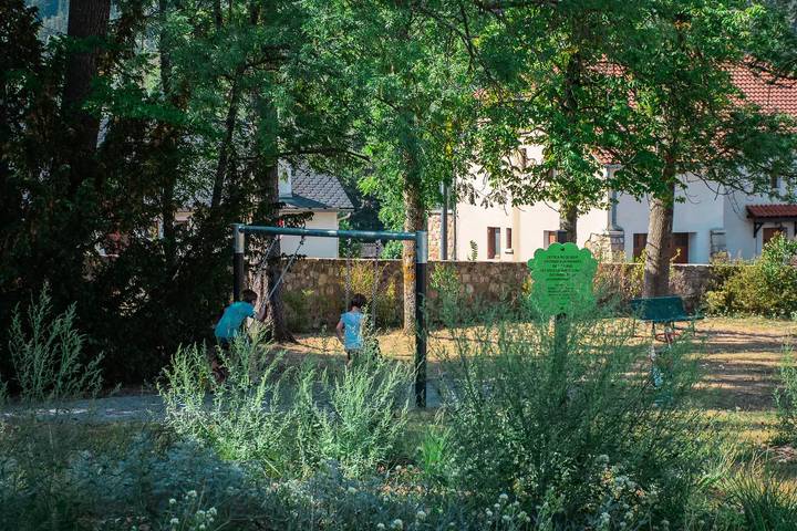 Location de vacances pour 4 personnes, avec terrasse et piscine à Le Malzieu-Ville - 4