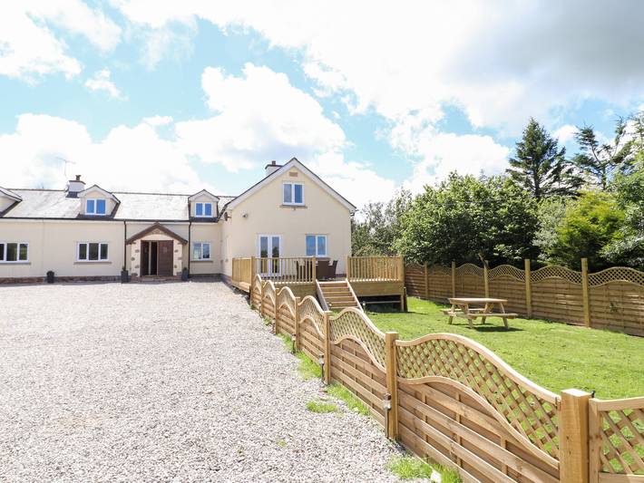 Cottage for 16 people, with Garden in North-Wales