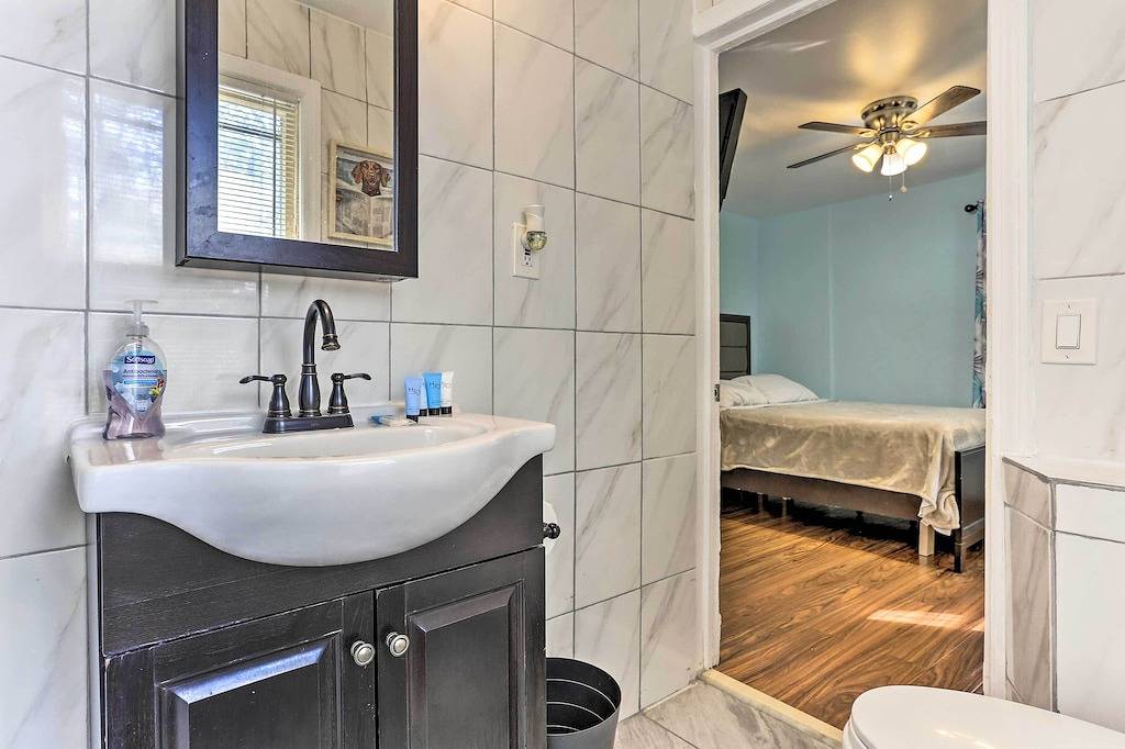 8 Mi to Metlife Stadium: Pet-Friendly Home w/ Yard in Teaneck Township, Bergen County