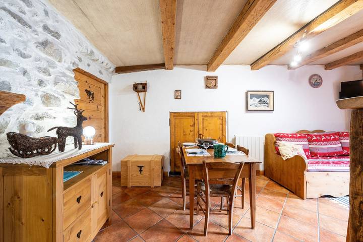 Studio entier, Studio "2-4 Personnes" avec vue sur les montagnes, terrasse privée et Wi-Fi in Beaufort (Rhône-Alpes), Région d'Albertville