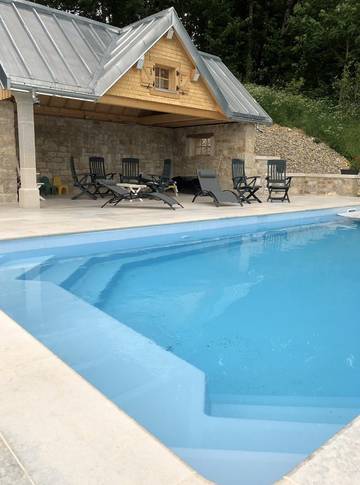 Gîte pour 6 personnes, avec jardin et piscine dans le Doubs