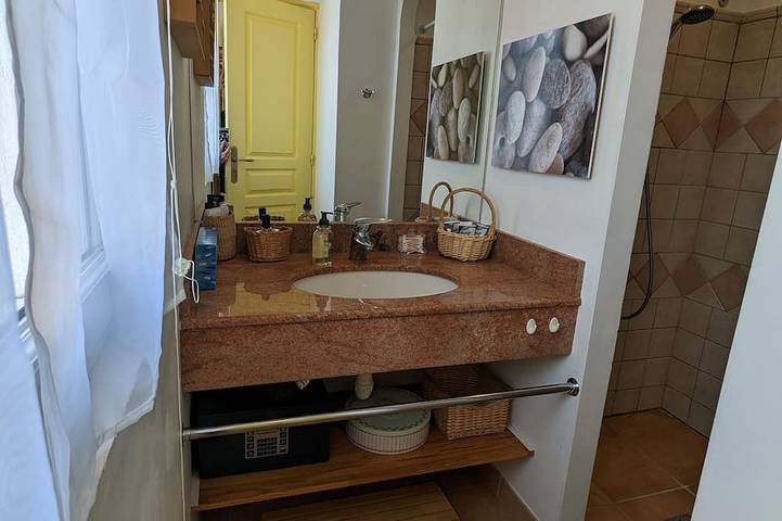 Gîte pour 4 personnes, avec balcon dans Plage La Capte - 2